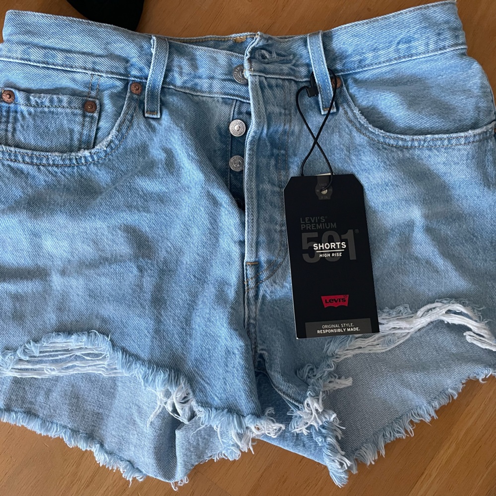 LEVI NWT 501 shorts